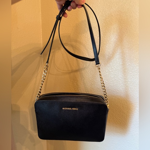 EUC Michael Kors Jet Set Large Saffiano Leather
Crossbody Bag - Picture 1 of 9